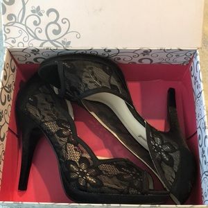 Lulu Townsend size 10 black lace heels